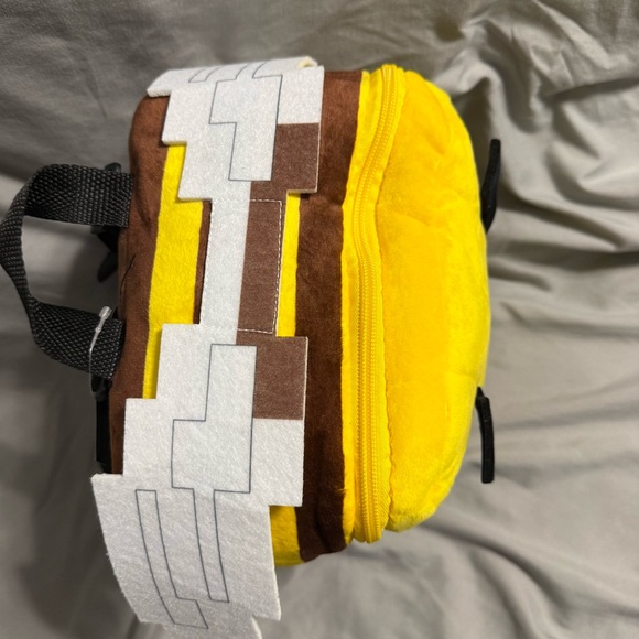 Minecraft bee plush backpack - Picture 2 of 5